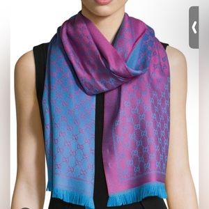 Gucci scarf 🧣 new with tag , in box .